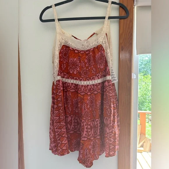 NWT Red & Pink Romper Flower & Lace Urban Outfitters - Picture 4 of 12